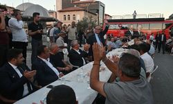 AKP’li başkan salonu vermedi, CHP’liler caddeyi miting alanına çevirdi!