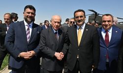 Devlet Bahçeli'den sürpriz poz! Yanındaki isim dikkat çekti