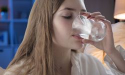Gece susadığınızda içtiğiniz su, bedeninize sandığınızdan fazlasını yapıyor!