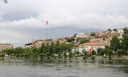Irmakta korku dolu anlar: 3 genç ölümden döndü birinin durumu ağır