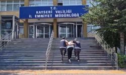 Kayseri'de durdurulan araçta neler çıktı neler! 20 yaşındaki genç yakalandı