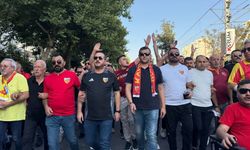 Kapalı Kale’den Galatasaray maçı öncesi coşkulu kortej