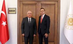 Yaşar Güler ile poz veren iş insanı FETÖ'den gözaltında!