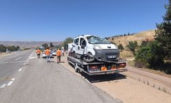Kayseri yolunda hafif ticari araç devrildi: 3’ü çocuk 5 yaralı
