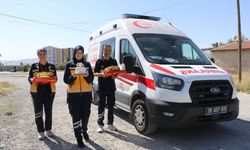 Kayseri'de 4 yıl önce hayata döndürdürdükleri minik Ubeyde'ye doğum günü sürprizi yaptılar!