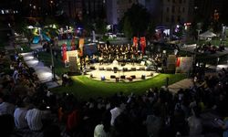 Mustafa Yalçın'a özel sürpriz şarkı! Talas'ta geceye damga vurdu