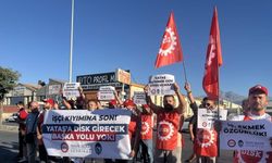 Yataş işçileri fabrika önünde protesto düzenledi