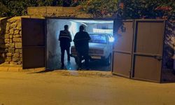 Kayseri’de çaldıkları otomobille kaza yapıp, bir evin garajına park ettiler