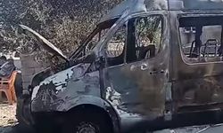 Park halindeki midibüs alevlere teslim oldu!
