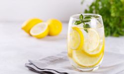 Sabahları Aç Karnına Limonlu Su İçmek: Mucize mi, Şifa mı?