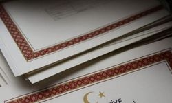 Bu kez de sahte tez skandalı gündemi sarstı! Fiyatı dudak uçuklatıyor