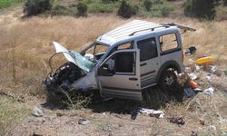 Hafif ticari araç beton direğe çarptı! Kazadan acı haber geldi: 2 ölü, 3 yaralı