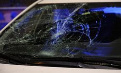 Motosiklet ile otomobil kafa kafaya çarpıştı