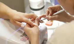 Kadınlar severek yaptırıyordu: Bu tür tırnaklara yasak geldi