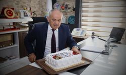 Kayserili başkan 65 yaşına bastı! Sürpriz pasta detayı dikkat çekti