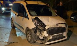 Aksaray’da hafif ticari araç ile kamyonet çarpıştı: 3 yaralı