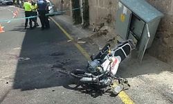 Okula motosikletle giden iki lise öğrencisi ağır yaralandı