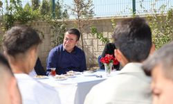 Başkan Selahattin Metin her hafta gençlerle bir arada