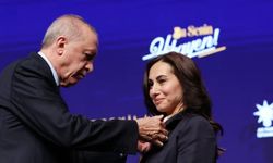 CHP’nin ikinci Özlem’i de AKP’ye geçti! Rozeti Erdoğan taktı