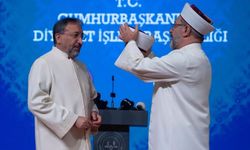 Yeni Diyanet İşleri Başkanı Safi Arpaguş Ali Erbaş’ın elini öptü!