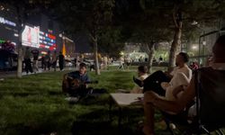 Kayseri’de 19 yaşındaki genç gitarıyla vatandaşları büyüledi