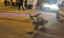 Motosikletle otomobil çarpıştı: 1 yaralı!
