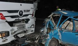 Afşin'de feci kaza! Tır ve otomobil kafa kafaya geldi
