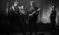 Adamlar grubu dağılıyor mu? Ünlü rock ekibi konserlerini iptal etti!