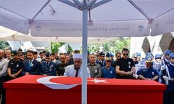 Kayseri’de bayrağına sarılı tabutla, gazinin vedası yürek burktu