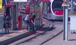 Kayseri’de tramvay durağında güvenlik görevlisinin dikkati can kurtardı