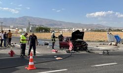 Refüje çarpan otomobil alev alev yandı!