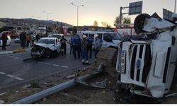 Fındık işçilerini taşıyan minibüs ile otomobil çarpıştı: 15 yaralı