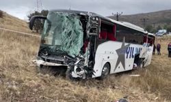 Sivas otobüs kazasında 20 kişi yaralandı, bölge savaş alanına döndü!