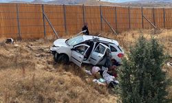 Yoldan çıkan araçta 1’i bebek 4 kişi yaralandı!