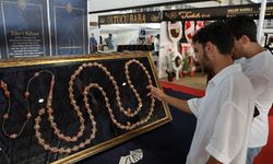 Kuran-ı Kerim’in tamamını tespih üzerine işledi! Fiyatı ne kadar?