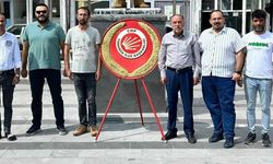 Başkan Aydın elinde çelenkle nereye gitti?