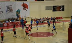 Kayseri Voleybolunda Midi Kızlar sahne aldı