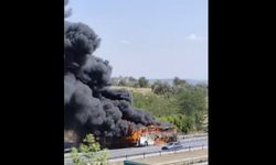 Adana-Mersin yolunda yolcu otobüsü alev alev yandı