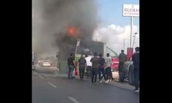 Alev alev yanan belediye otobüsü, saniyeler içinde kül oldu