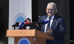 Başkan Büyükkılıç’ın kürsüdeki “dönüşüm” esprisi gündem oldu