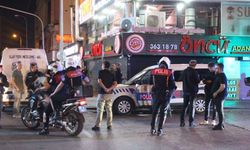 Çay ocağını kurşuna dizen zanlı, polis aracını da delik deşik etti!