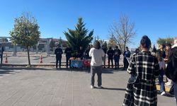 Edebiyat Fakültesi önünde sessiz çığlık: “Unutmadık, Unutturmayacağız!”