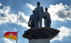 Galatasaray düzenlediği törenle anıtların açılışını yaptı