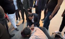 Vali Çiçek’ten örnek davranış: Trafik kazasına denk gelince yardıma koştu