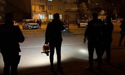 Kayseri’de evi kurşunladılar camları delik deşik oldu