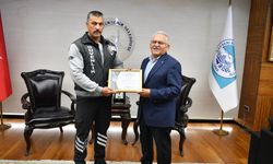 Kahraman güvenlik görevlisine Büyükkılıç’tan özel teşekkür