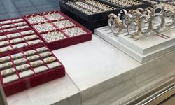 Biri oyaladı diğeri çaldı! Konya'da milyonluk vurgun anbean kameralara yansıdı