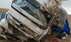 Konya’da tır şarampole yuvarlandı! Şoför burnu kanamadan kurtuldu
