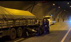 Kayseri yolundaki korkunç kazada SUV tipi araç Tıra çarptı: 1 ölü,4 yaralı