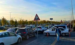Kayseri'de nefes kesen gösteri! Trafik felç oldu, araçlar yolda kaldı!
